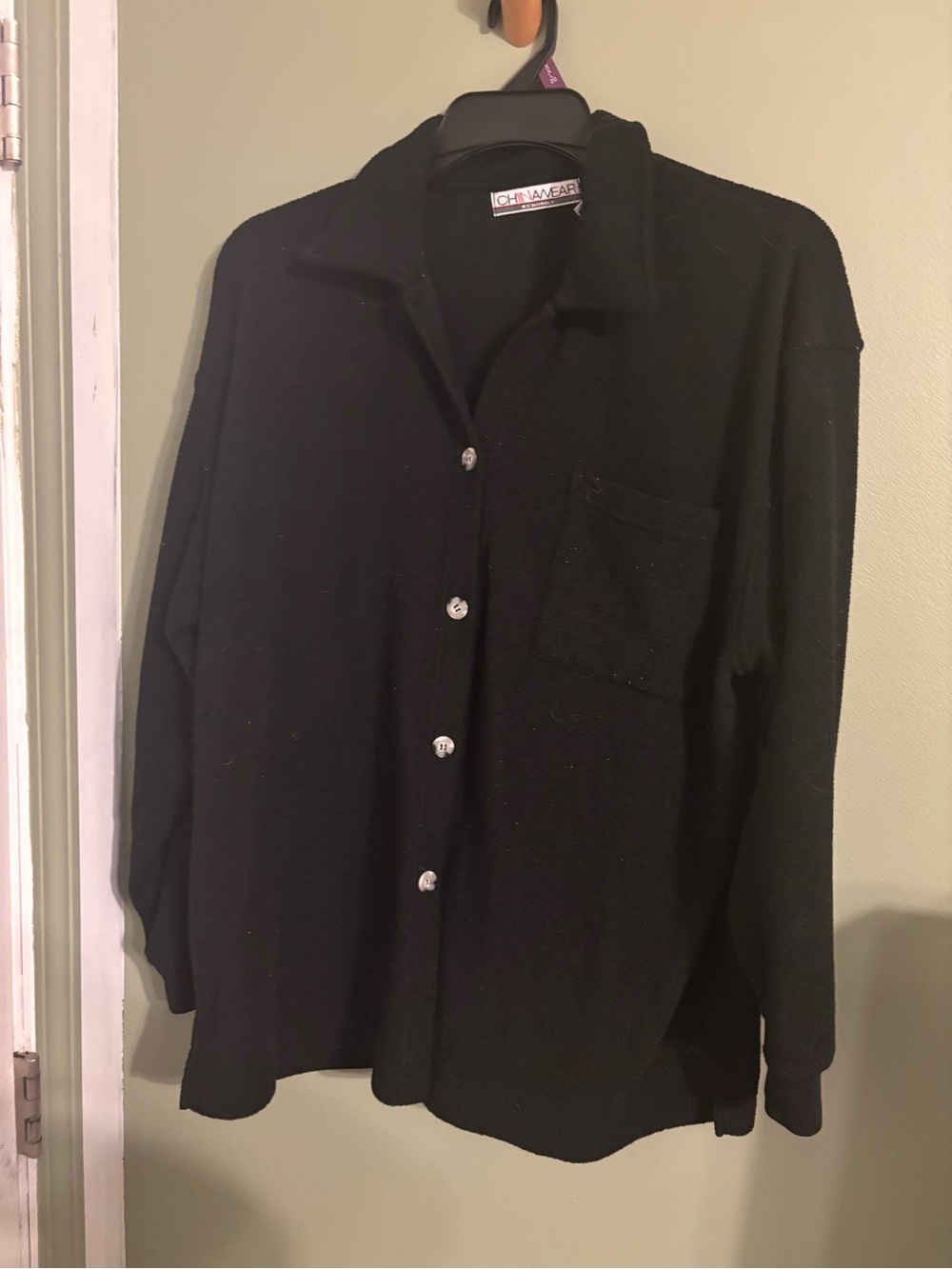 Black Button-Down Shirt with Chest Pocket - Classic Collared Style